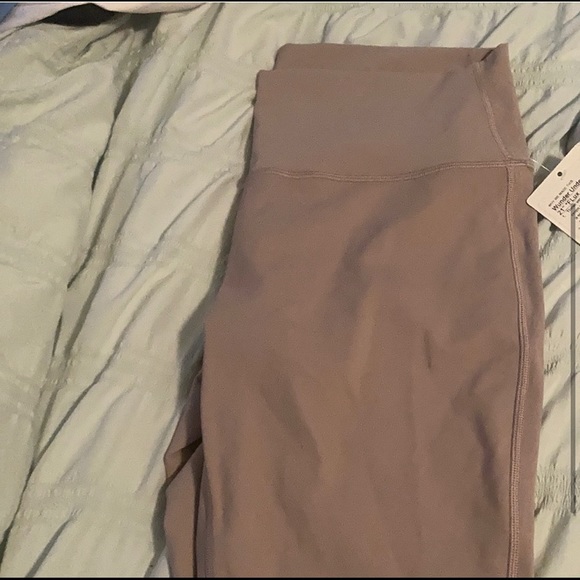 Lululemon cropped leggings - Picture 3 of 3